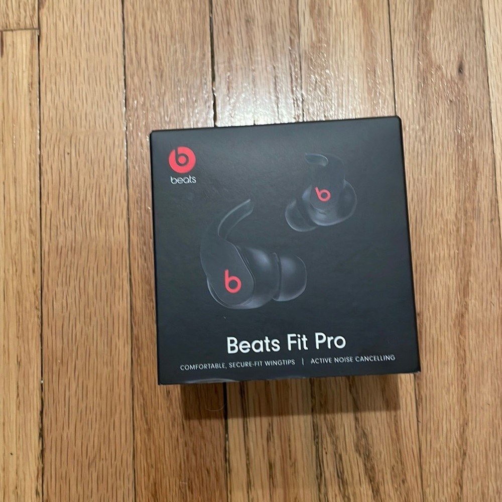 Beats Fit Pro
True Wireless Noise Cancelling Earbuds